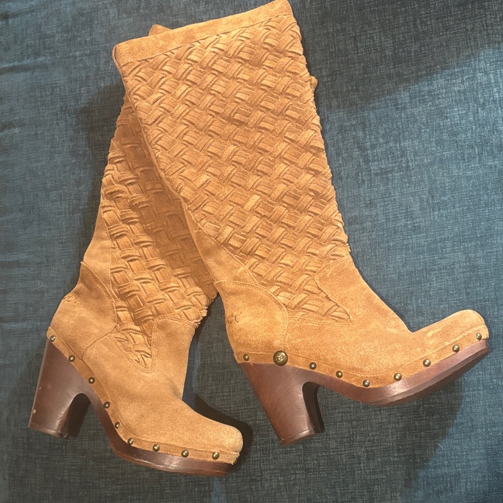 Women's Tan Ugg Suede Boots